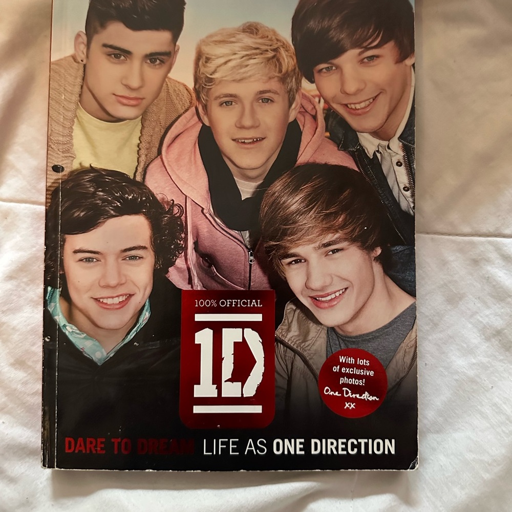 One Direction Dare to Dream Life as One Direction 100% official Book softcover